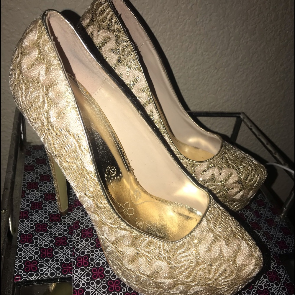 Heels - Picture 2 of 3